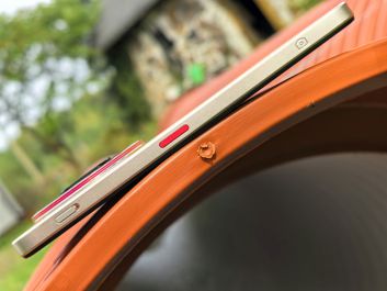 Nubia Focus Pro 5G - przyciski, gniazda, mikrofony, głośnik Nubia Focus Pro 5G - przyciski, gniazda, mikrofony, głośnik