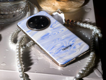Realme 14 Pro+ przed i po zmianie koloru
