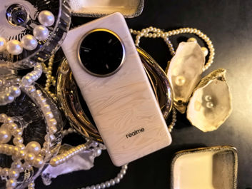 Realme 14 Pro+ przed i po zmianie koloru