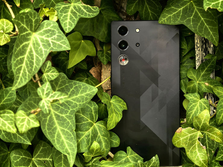 Nubia Red Magic 10 Pro - z tyłu, w zieleni