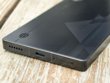 Nubia Red Magic 10 Pro - jack, USB, przyciski, chłodzenie