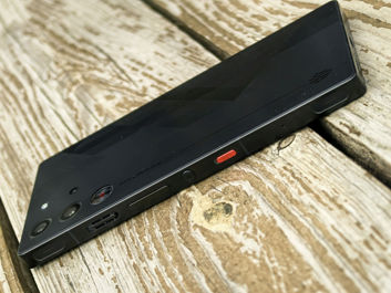 Nubia Red Magic 10 Pro - jack, USB, przyciski, chłodzenie