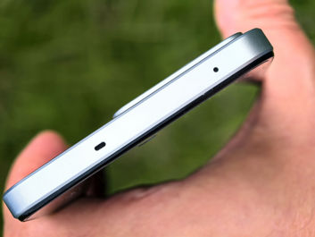 Realme 14 5G - dolna i górna krawędź niestety bez gniazda jack 3,5 mm