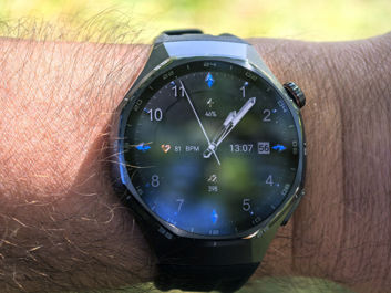 Wyświetlacz Huawei Watch GT 6 Pro w cieniu i w słońcu