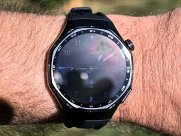 Wyświetlacz Huawei Watch GT 6 Pro w cieniu i w słońcu