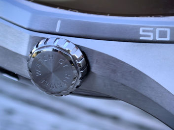 Huawei Watch GT 6 Pro - koronka i przycisk