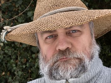 Przedni aparat, dobre warunki oświetleniowe, ciemne i jasne tło, 1x i 2x