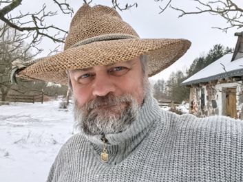 Przedni aparat, dobre warunki oświetleniowe, ciemne i jasne tło, 1x i 2x