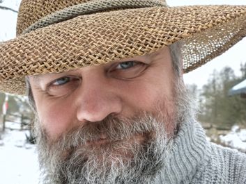 Przedni aparat, dobre warunki oświetleniowe, ciemne i jasne tło, 1x i 2x