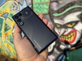 Nubia Red Magic 11 Air – nowoczesny design z graffiti w tle podkreślającym charakter telefonu.