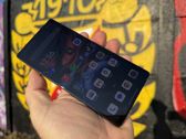 Nubia Red Magic 11 Air w różnych sceneriach, ukazujący swój wyjątkowy design.