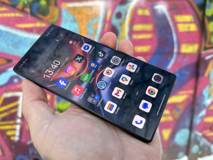 Nubia Red Magic 11 Air w akcji z różnymi aplikacjami na ekranie.