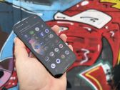 Odkryj niepowtarzalny design Google Pixel 10a na tle graffiti w naszej galerii zdjęć. Odkryj niepowtarzalny design Google Pixel 10a na tle graffiti w naszej galerii zdjęć.