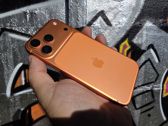 Zobacz, jak prezentuje się iPhone 17 Pro Max w unikalnym otoczeniu graffiti. Zobacz, jak prezentuje się iPhone 17 Pro Max w unikalnym otoczeniu graffiti.