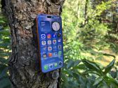 iPhone 17 Pro Max w naturalnym otoczeniu, idealnie łączący styl i funkcjonalność. iPhone 17 Pro Max w naturalnym otoczeniu, idealnie łączący styl i funkcjonalność.