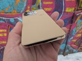 Realme 16 Pro+ w eleganckim złotym wykończeniu, idealnie komponuje się z niebanalnym tłem. Realme 16 Pro+ w eleganckim złotym wykończeniu, idealnie komponuje się z niebanalnym tłem.