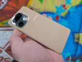 Realme 16 Pro+ w nowoczesnym wydaniu – stylowy design na tle graffiti. Realme 16 Pro+ w nowoczesnym wydaniu – stylowy design na tle graffiti.
