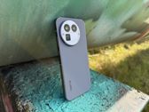Odkryj niepowtarzalny design Realme GT8 Pro na kolorowych i stylowych tle.