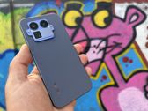 Realme GT8 Pro w różnych ujęciach, ukazujący nowoczesny design i stylowy wygląd.