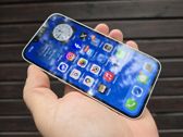 Zobacz, jak prezentuje się ekran Apple iPhone 16e w naturalnych plenerach. Zobacz, jak prezentuje się ekran Apple iPhone 16e w naturalnych plenerach.