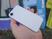 Apple iPhone 16e w plenerze - zachwycający design i funkcjonalność w każdej sytuacji. Apple iPhone 16e w plenerze - zachwycający design i funkcjonalność w każdej sytuacji.