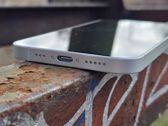 Zobacz szczegóły designu Apple iPhone 16e w naszej galerii zdjęć. Zobacz szczegóły designu Apple iPhone 16e w naszej galerii zdjęć.