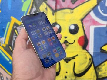 Apple iPhone 16e w stylowych sceneriach - odkryj jego wyjątkowy design i wygląd. Apple iPhone 16e w stylowych sceneriach - odkryj jego wyjątkowy design i wygląd.