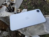 Zobacz, jak prezentuje się Apple iPhone 16e w różnych odsłonach i warunkach. Zobacz, jak prezentuje się Apple iPhone 16e w różnych odsłonach i warunkach.