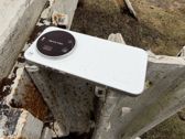 Xiaomi 17 Ultra w różnorodnych ujęciach, podkreślający jego elegancję i nowoczesny design.