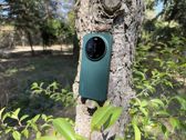 Xiaomi 17 Ultra w naturalnym otoczeniu - doskonałe połączenie designu i funkcjonalności.