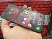 Honor Magic8 Lite w ręku, nowoczesny ekran dotykowy i intuicyjny interfejs.