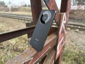 Honor Magic8 Lite w różnych sceneriach - design i styl w każdym detalu.