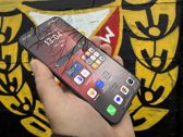Honor Magic8 Lite w atrakcyjnych sceneriach z graffiti i kolorowymi muralami.