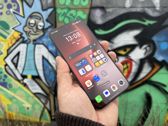 Honor Magic8 Lite w atrakcyjnych sceneriach z graffiti i kolorowymi muralami.