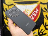 Honor Magic8 Lite w stylowych ujęciach, podkreślających jego nowoczesny design i unikalny charakter.