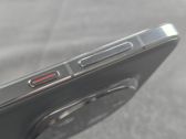 Honor Magic7 Pro: szczegóły designu, przyciski oraz złącza na dolnej krawędzi. Honor Magic7 Pro: szczegóły designu, przyciski oraz złącza na dolnej krawędzi.