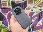 Honor Magic7 Pro łączy stylowy design z miejskim klimatem w każdej fotografii. Honor Magic7 Pro łączy stylowy design z miejskim klimatem w każdej fotografii.