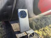 Honor Magic7 Pro w atrakcyjnych ujęciach podkreślających jego nowoczesny design i styl. Honor Magic7 Pro w atrakcyjnych ujęciach podkreślających jego nowoczesny design i styl.