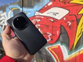 Honor Magic7 Pro w wyjątkowym otoczeniu graffiti - elegancja i styl w każdym detalu. Honor Magic7 Pro w wyjątkowym otoczeniu graffiti - elegancja i styl w każdym detalu.
