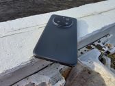 Honor Magic7 Pro w wyjątkowym otoczeniu graffiti - elegancja i styl w każdym detalu. Honor Magic7 Pro w wyjątkowym otoczeniu graffiti - elegancja i styl w każdym detalu.