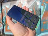 Xiaomi 15 prezentuje się wyjątkowo na tle kolorowego graffiti i w artystycznych ujęciach. Xiaomi 15 prezentuje się wyjątkowo na tle kolorowego graffiti i w artystycznych ujęciach.