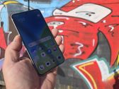 Xiaomi 15 prezentuje się wyjątkowo na tle kolorowego graffiti i w artystycznych ujęciach. Xiaomi 15 prezentuje się wyjątkowo na tle kolorowego graffiti i w artystycznych ujęciach.