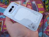 Nothing Phone (4a) w różnych odsłonach - nowoczesny design i wyjątkowy styl.