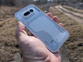 Zobacz, jak prezentuje się Nothing Phone (4a) w różnych ujęciach i na zewnątrz.