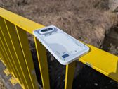 Odkryj unikalny design Nothing Phone (4a) w różnorodnych sceneriach.