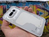 Odkryj unikalny design Nothing Phone (4a) w różnorodnych sceneriach.