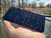 Zobacz ekran Nothing Phone (4a) Pro w różnych warunkach oświetleniowych. Zobacz ekran Nothing Phone (4a) Pro w różnych warunkach oświetleniowych.