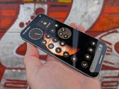 Zobacz ekran Nothing Phone (4a) Pro w różnych warunkach oświetleniowych. Zobacz ekran Nothing Phone (4a) Pro w różnych warunkach oświetleniowych.