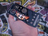 Zobacz ekran Nothing Phone (4a) Pro w różnych warunkach oświetleniowych. Zobacz ekran Nothing Phone (4a) Pro w różnych warunkach oświetleniowych.