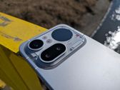 Zobacz, jak prezentuje się Nothing Phone (4a) Pro w różnych plenerowych ujęciach. Zobacz, jak prezentuje się Nothing Phone (4a) Pro w różnych plenerowych ujęciach.